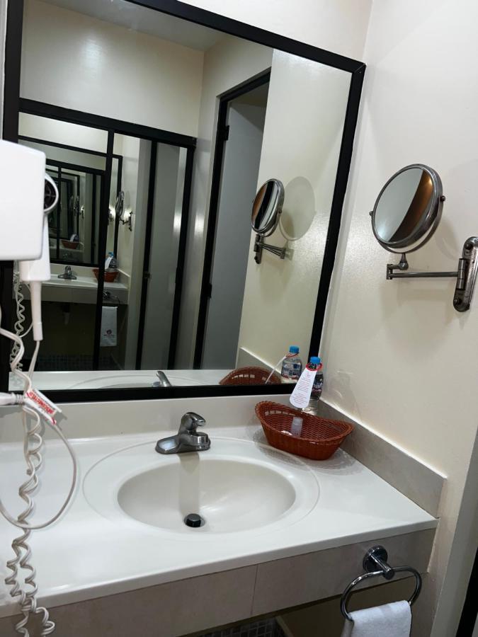 Hotel Oliver Inn Толука-де-Лердо Экстерьер фото